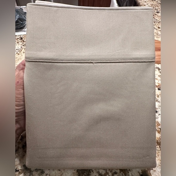 Pratesi Hotel Sweet Hotel Taupe Pillowcase - Picture 6 of 7